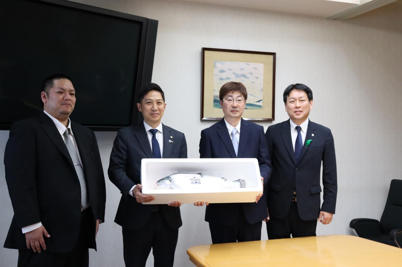 070502　八水株式会社「白神育ち輝サーモン」初出荷に関する報告